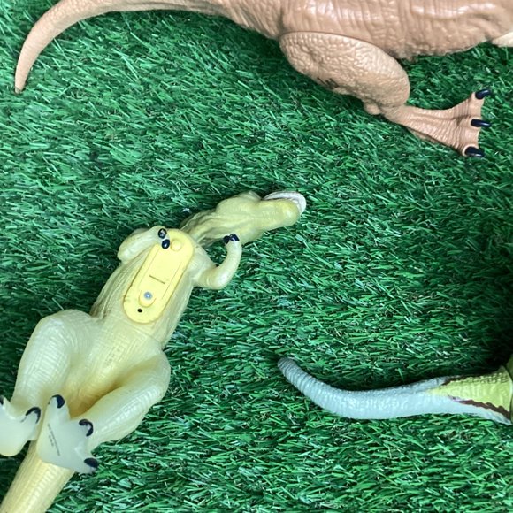 3 Jurassic World Dinosaurs - Picture 5 of 8
